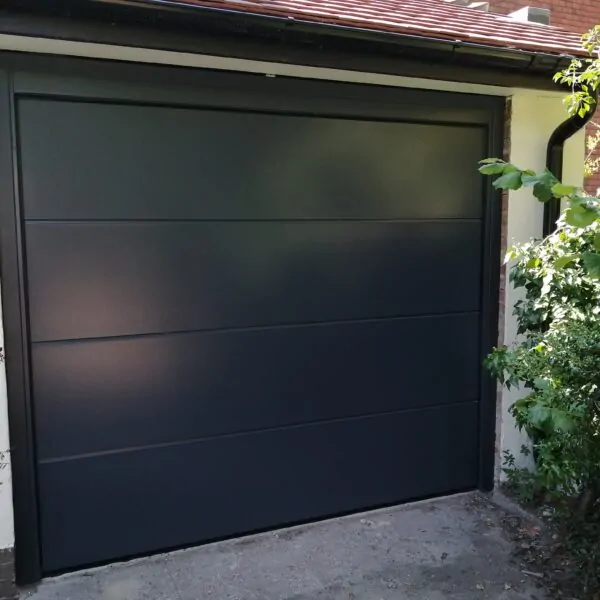 Image 11 - Sectional Flush Smooth - Black